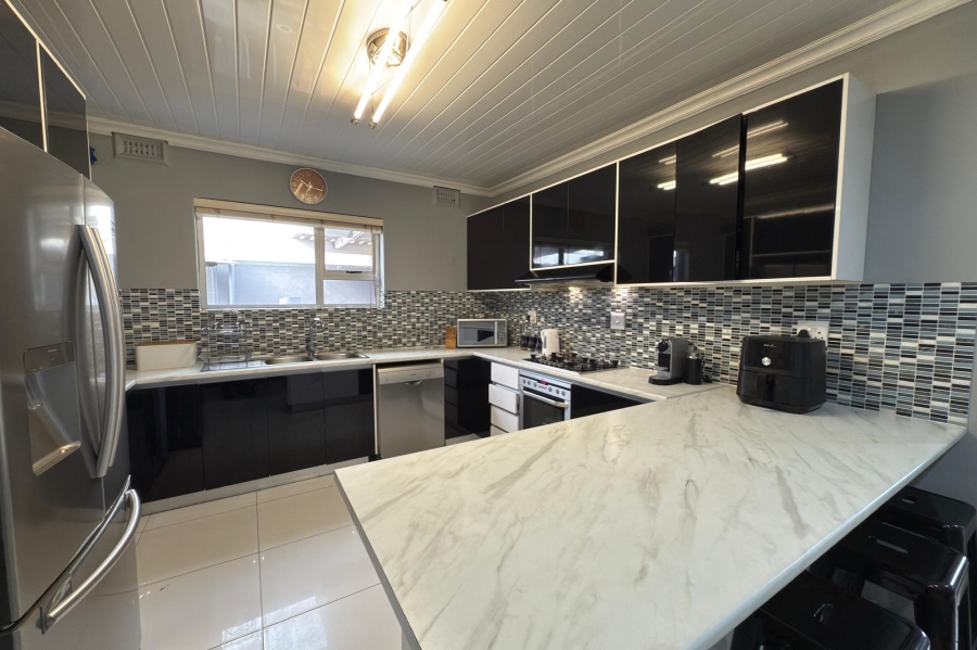 2 Bedroom Property for Sale in Kensington Western Cape